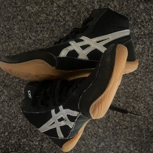 ASICS kids wrestling shoes 1.5